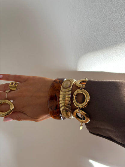 Inner circle armband