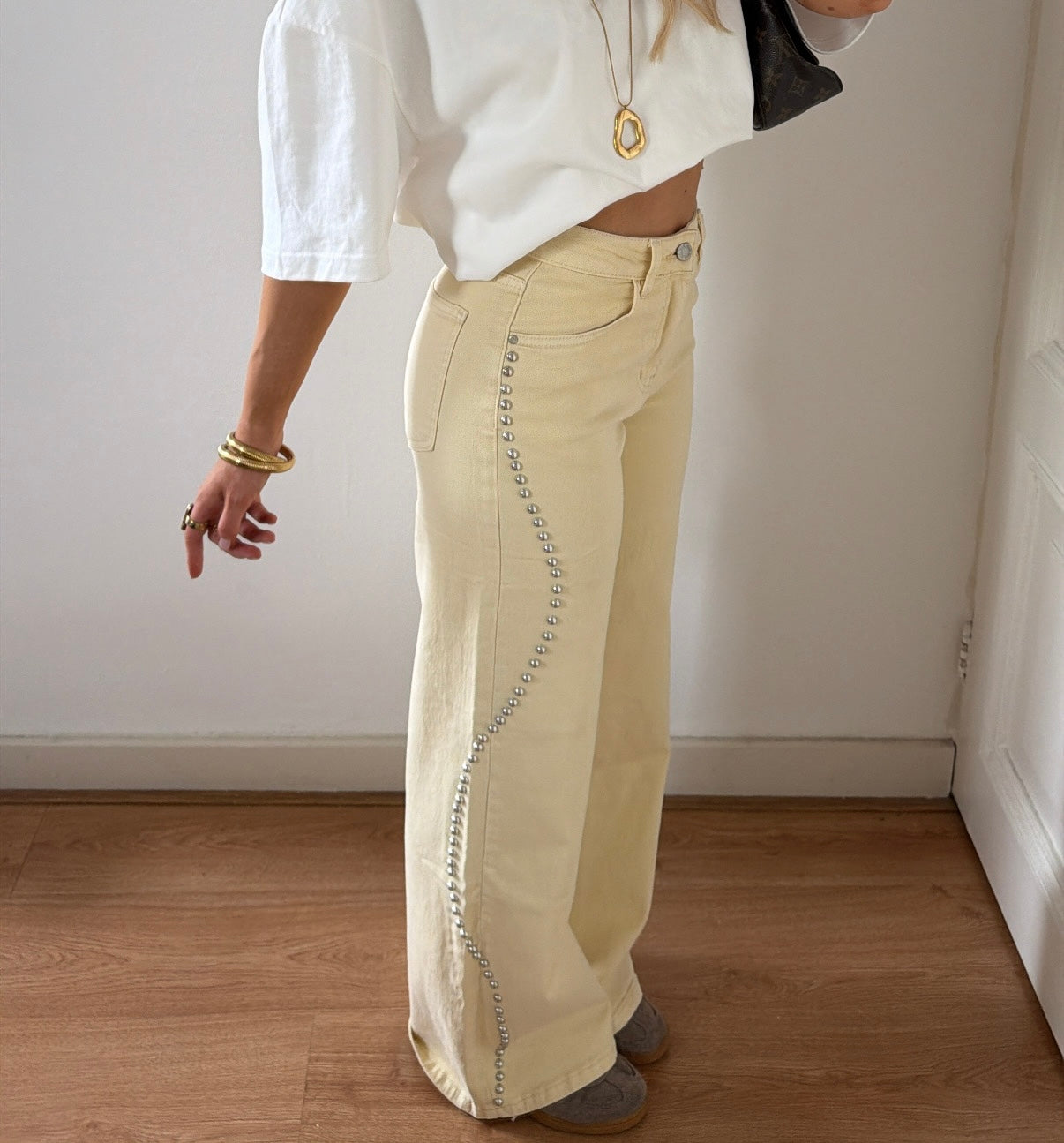 STUDDED JEANS GEEL