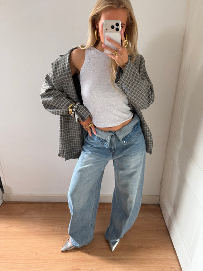 DETAILED JEANS