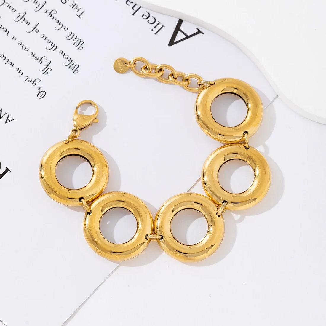 Inner circle armband