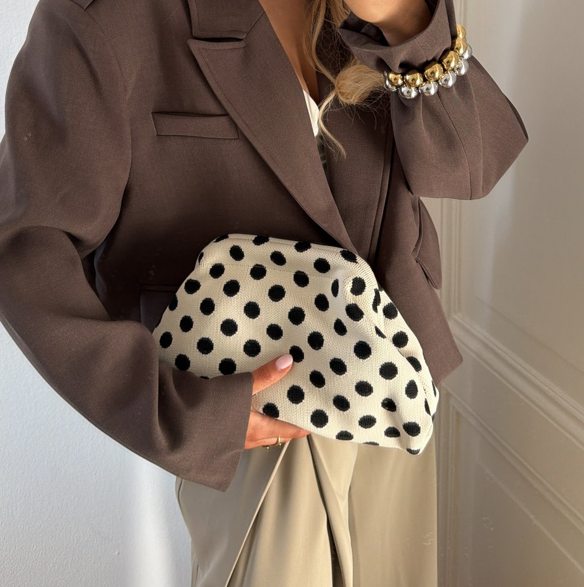 BACK SOON - Dot clutch wit / zwart
