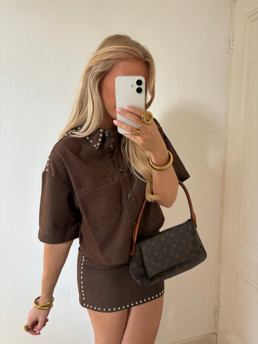 Benthe studs blouse bruin