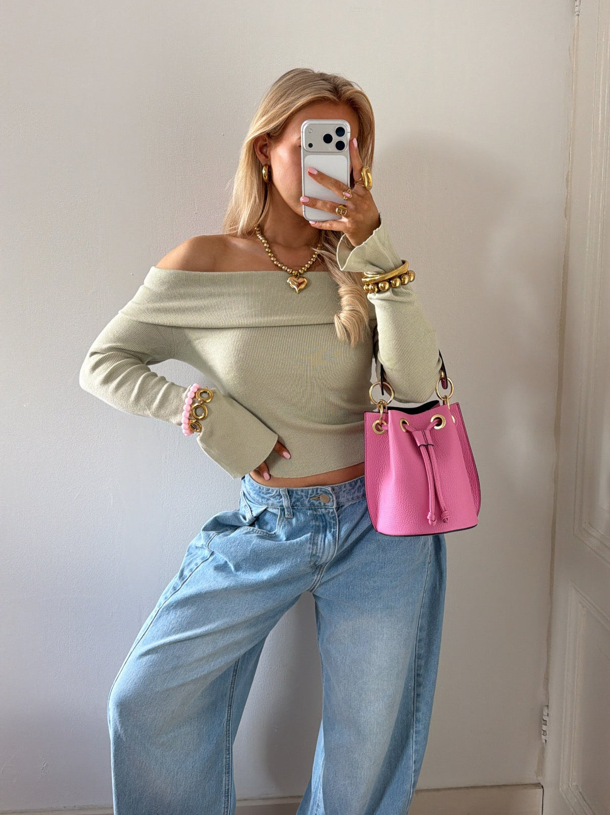 OFF-SHOULDER LONGSLEEVE