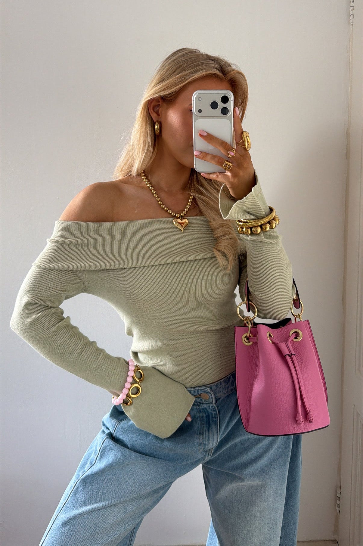 OFF-SHOULDER LONGSLEEVE