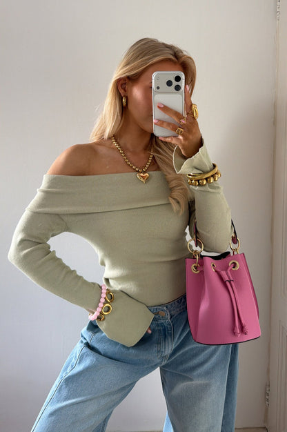 OFF-SHOULDER LONGSLEEVE