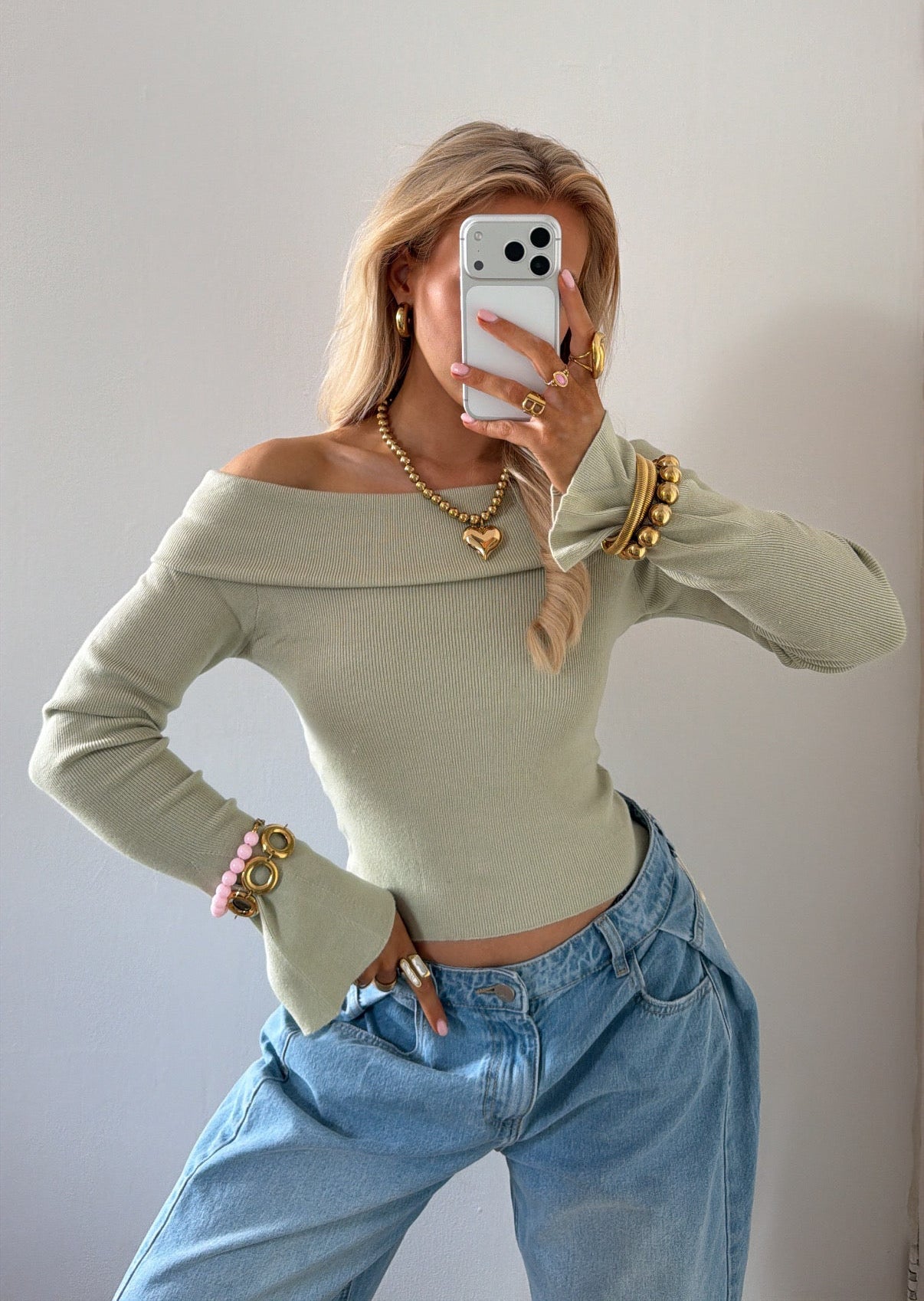 OFF-SHOULDER LONGSLEEVE