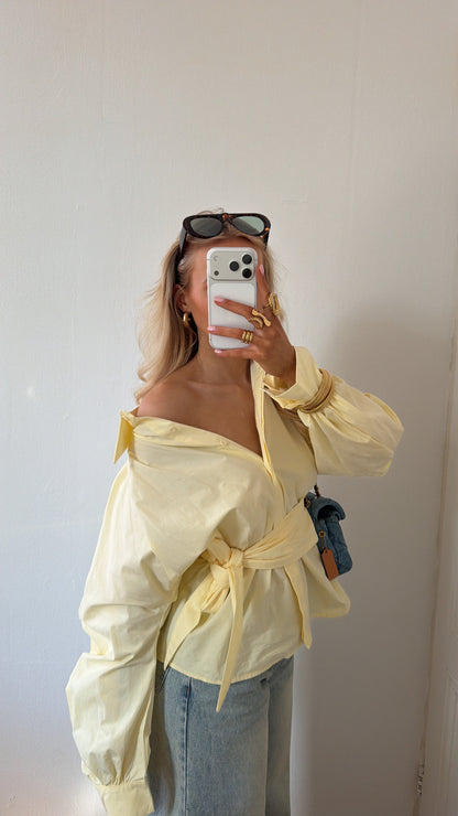Quincy wrapped blouse geel